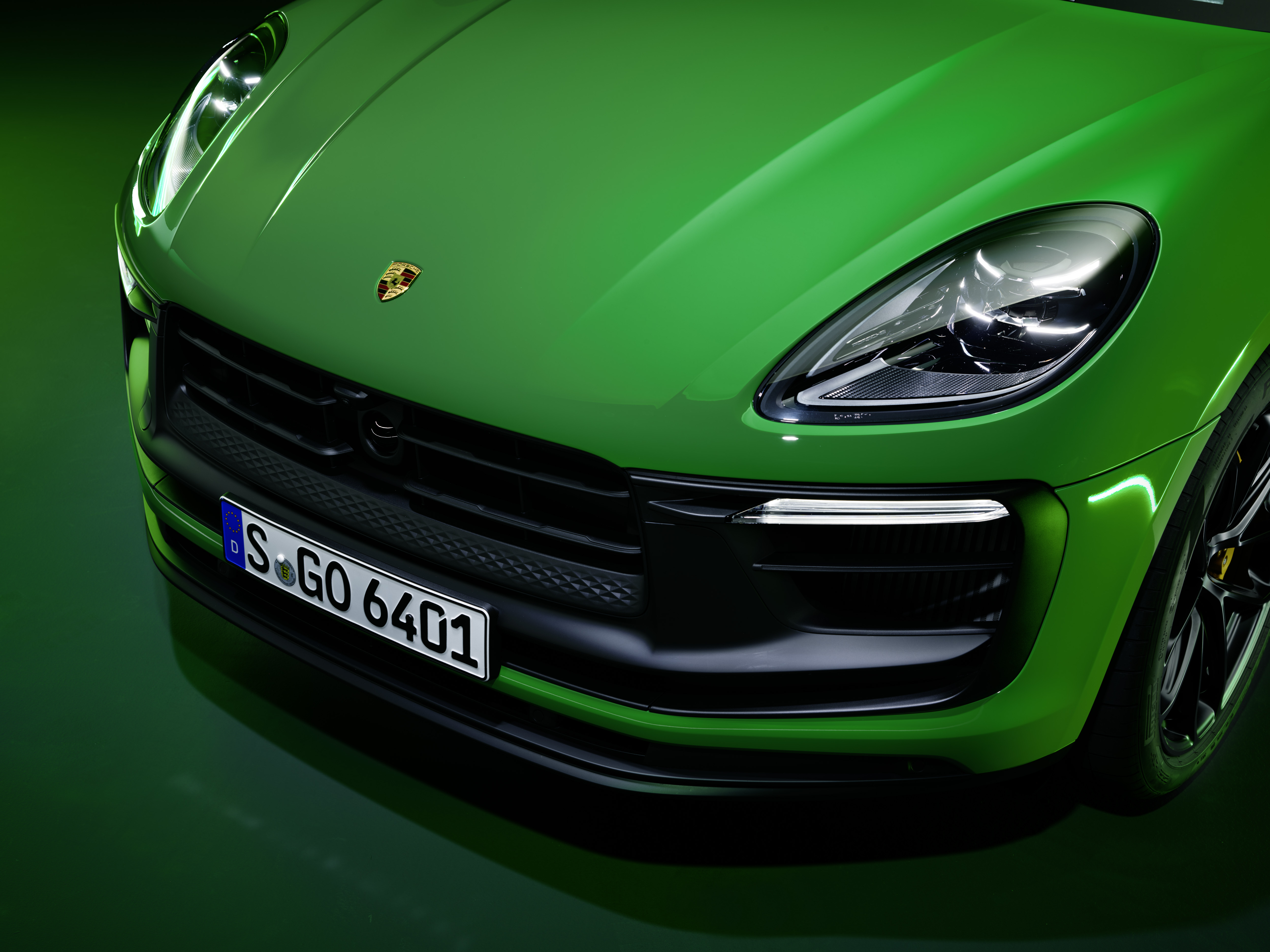 2021-macan-gts-green-press-neon-0009.jpg