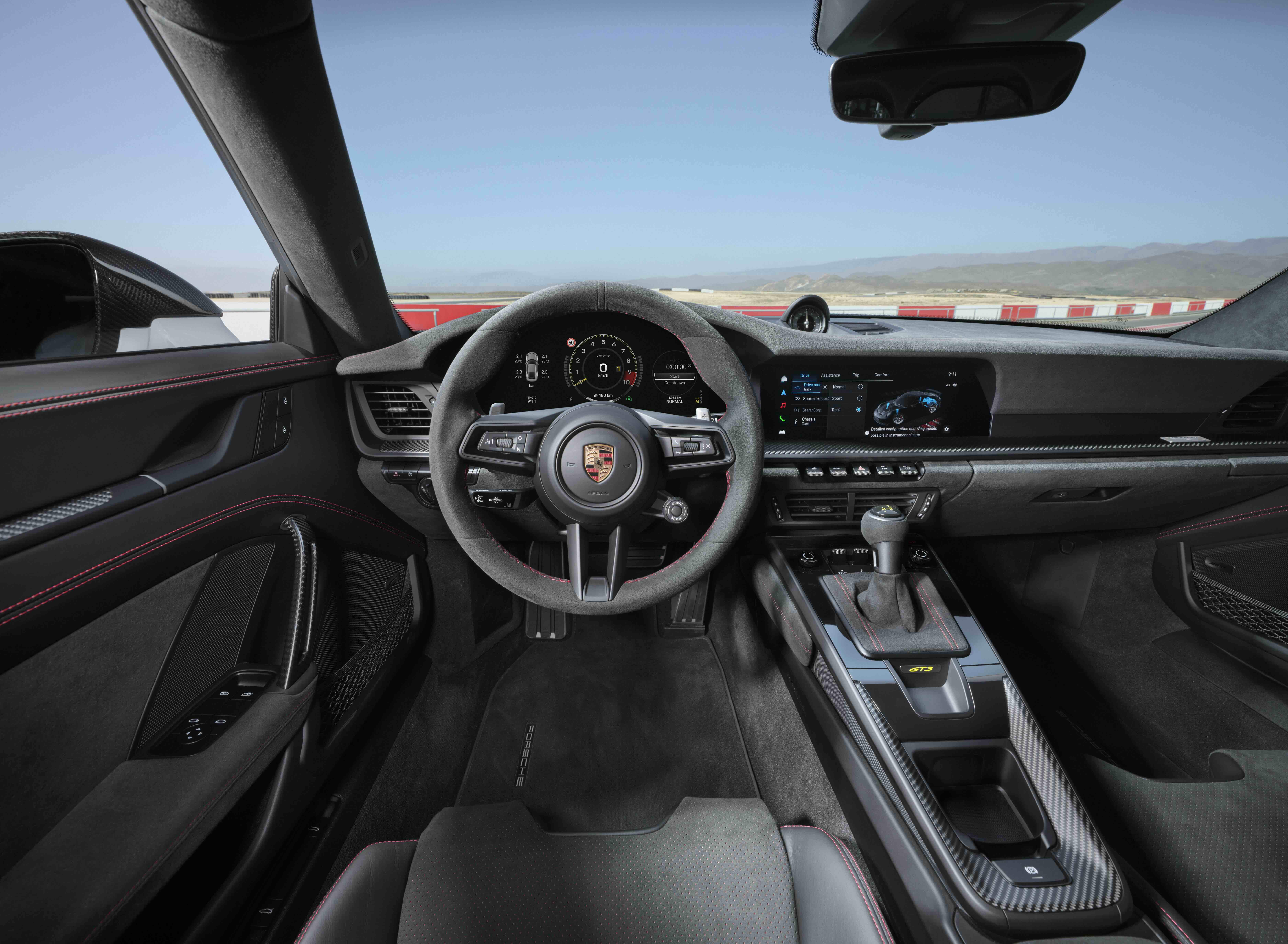 06-911-gt3-interior.jpeg