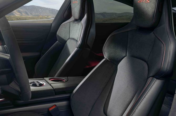 Porsche complementeert productaanbod nieuwe Taycan met drie nieuwe uitvoeringen.