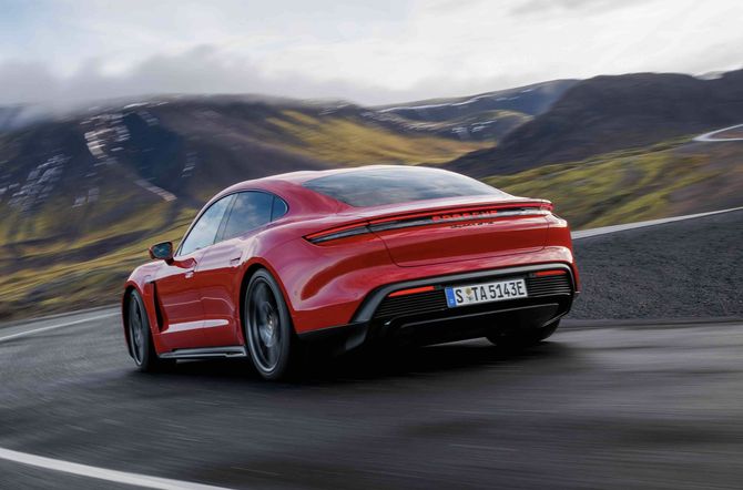 Porsche complementeert productaanbod nieuwe Taycan met drie nieuwe uitvoeringen.