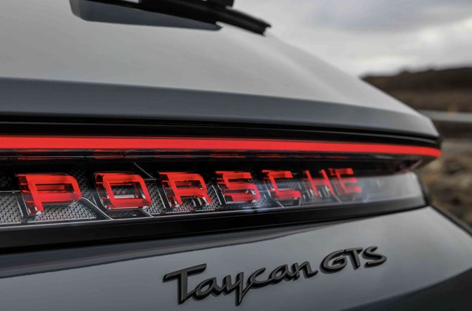 Porsche complementeert productaanbod nieuwe Taycan met drie nieuwe uitvoeringen.