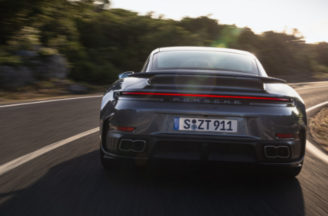 De superieure alleskunner onder de sportwagens: de Porsche 911 Turbo S.