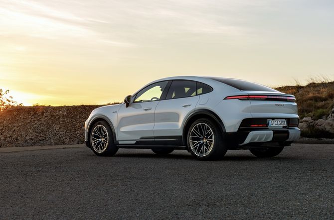 Porsche onthult de nieuwe Cayenne Coupé Electric.