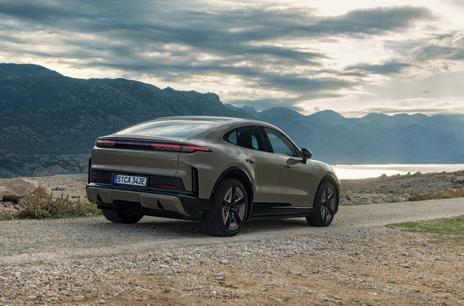 Porsche onthult de nieuwe Cayenne Coupé Electric.