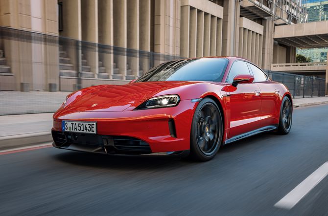 De nieuwe Porsche Taycan met af-fabriek Manthey Kit: elektrisch rijden met een schakelgevoel en 700 kilometer actieradius.