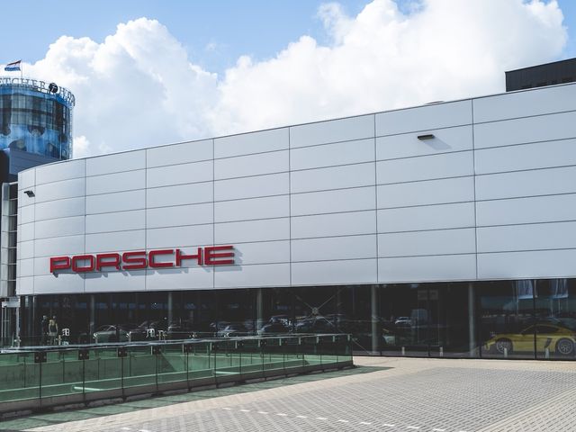 Over Porsche Centrum Amsterdam