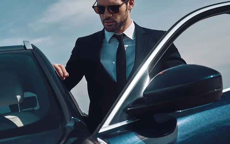 time-is-money-handsome-young-man-entering-his-car-while-standing-outdoors-kopie.jpg