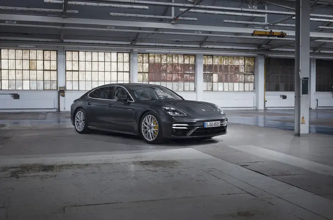 Nieuwe plug-in hybrideversies voor Porsche Panamera