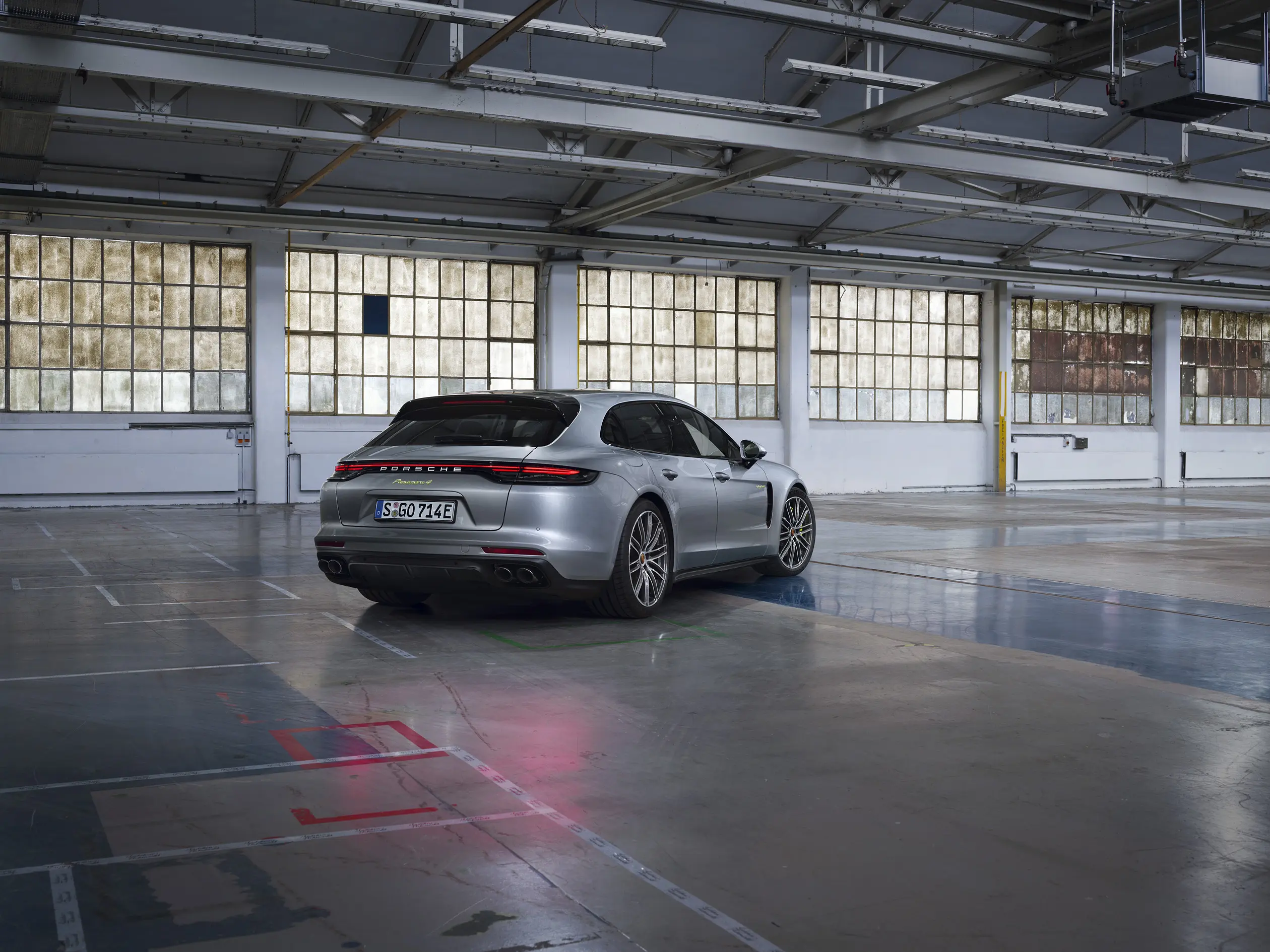 plug-in-hybrid-porsche-panamera-porsche-centrum-eindhoven-porsche-centrum-maastricht-5.jpg