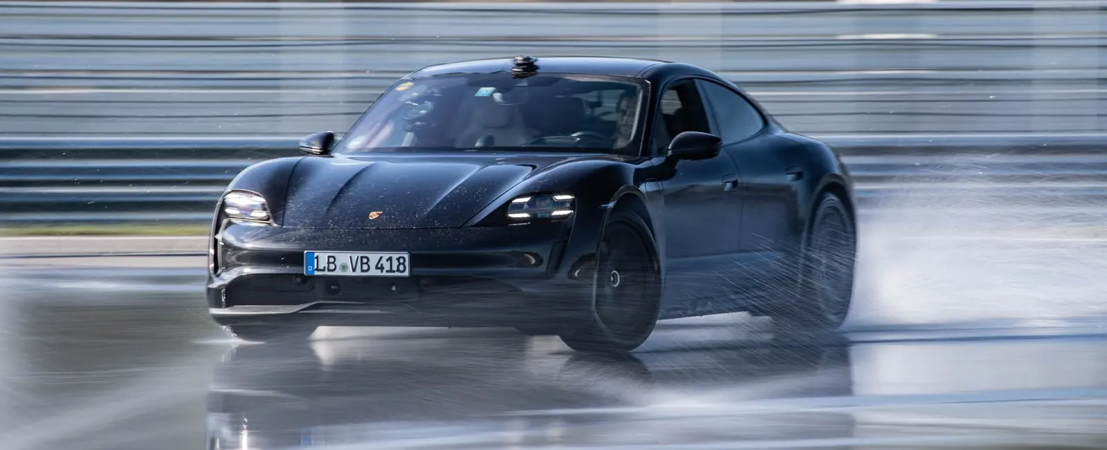 header-drift-record-porsche-taycan-min.jpg