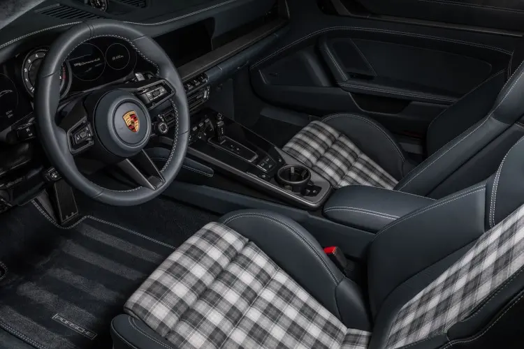 800-70-jaar-ppi-porsche-911-992-jubileum-edition-2019-interieur-3-184020.jpg
