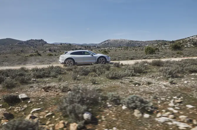 Porsche Taycan Cross Turismo