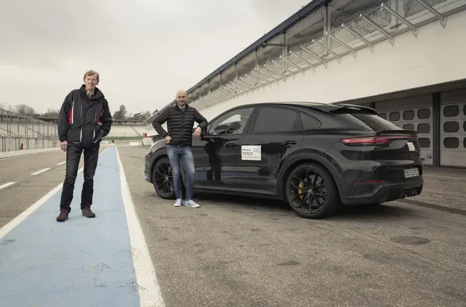 Walter Röhrl test nieuwe performance-versie van de Cayenne