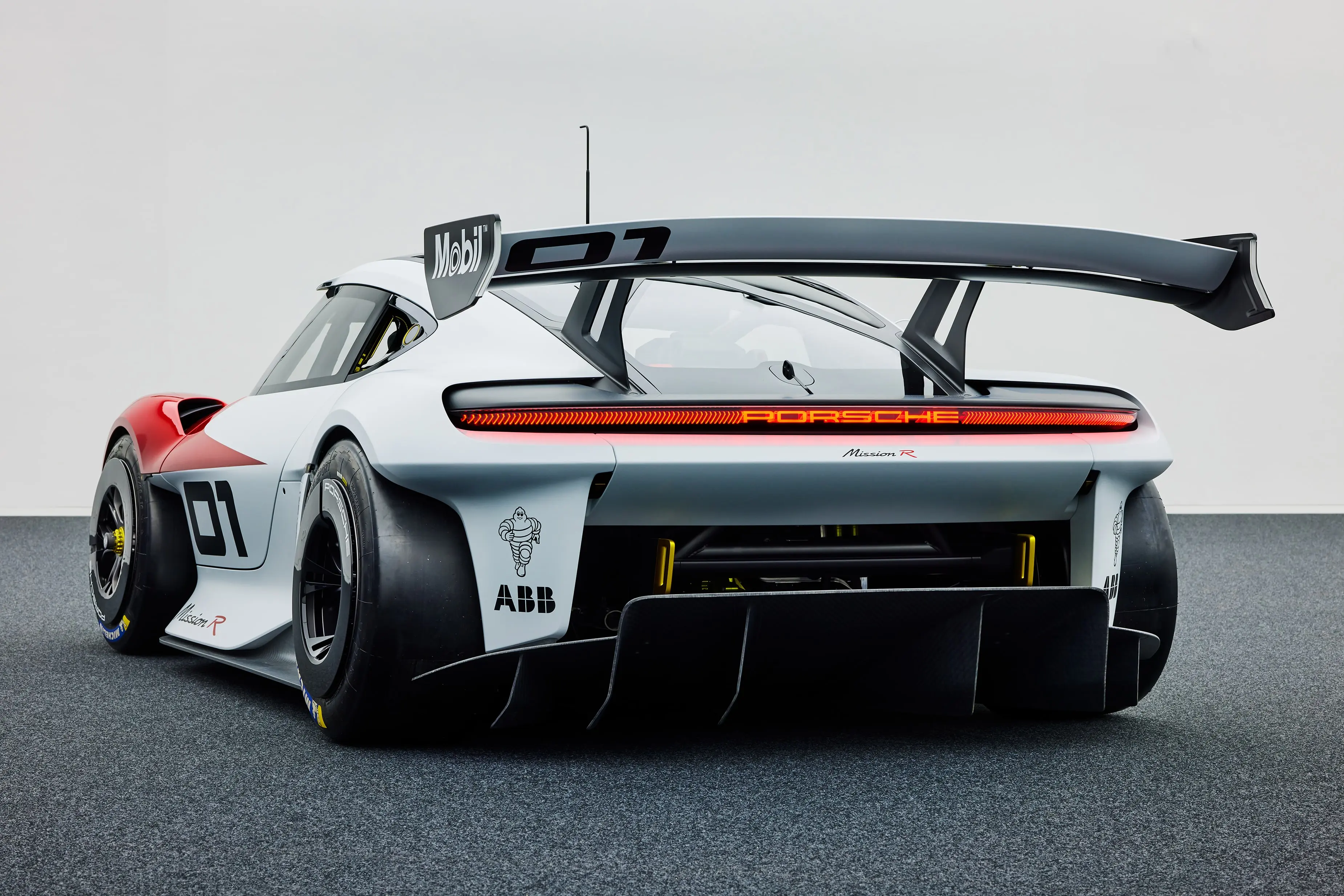 300821-porsche23932-ldn-min.jpg