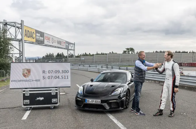 Nieuwe 718 Cayman GT4 RS: één van de scherpst sturende Porsches ooit