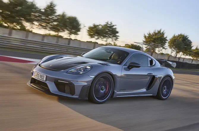 Porsche 718 GT4RS