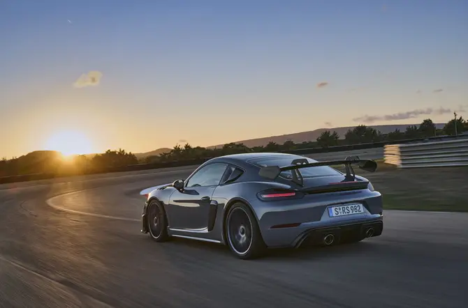 Porsche 718 GT4RS