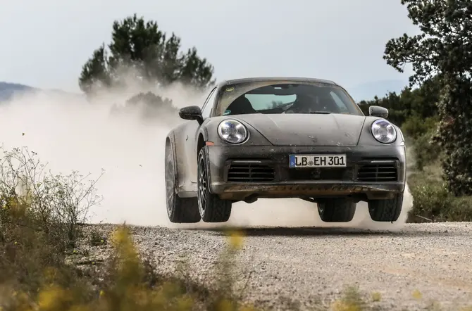 Porsche 911 Dakar vooraankondiging