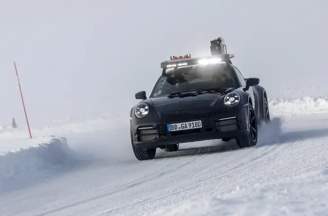 Porsche 911 Dakar vooraankondiging