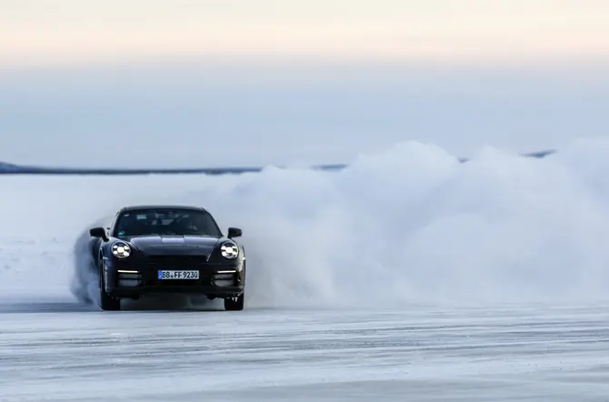 Porsche 911 Dakar vooraankondiging