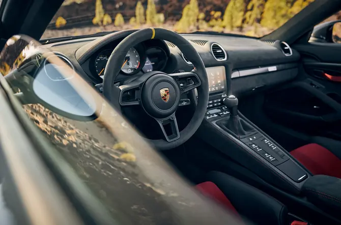 Porsche 718 Spyder RS