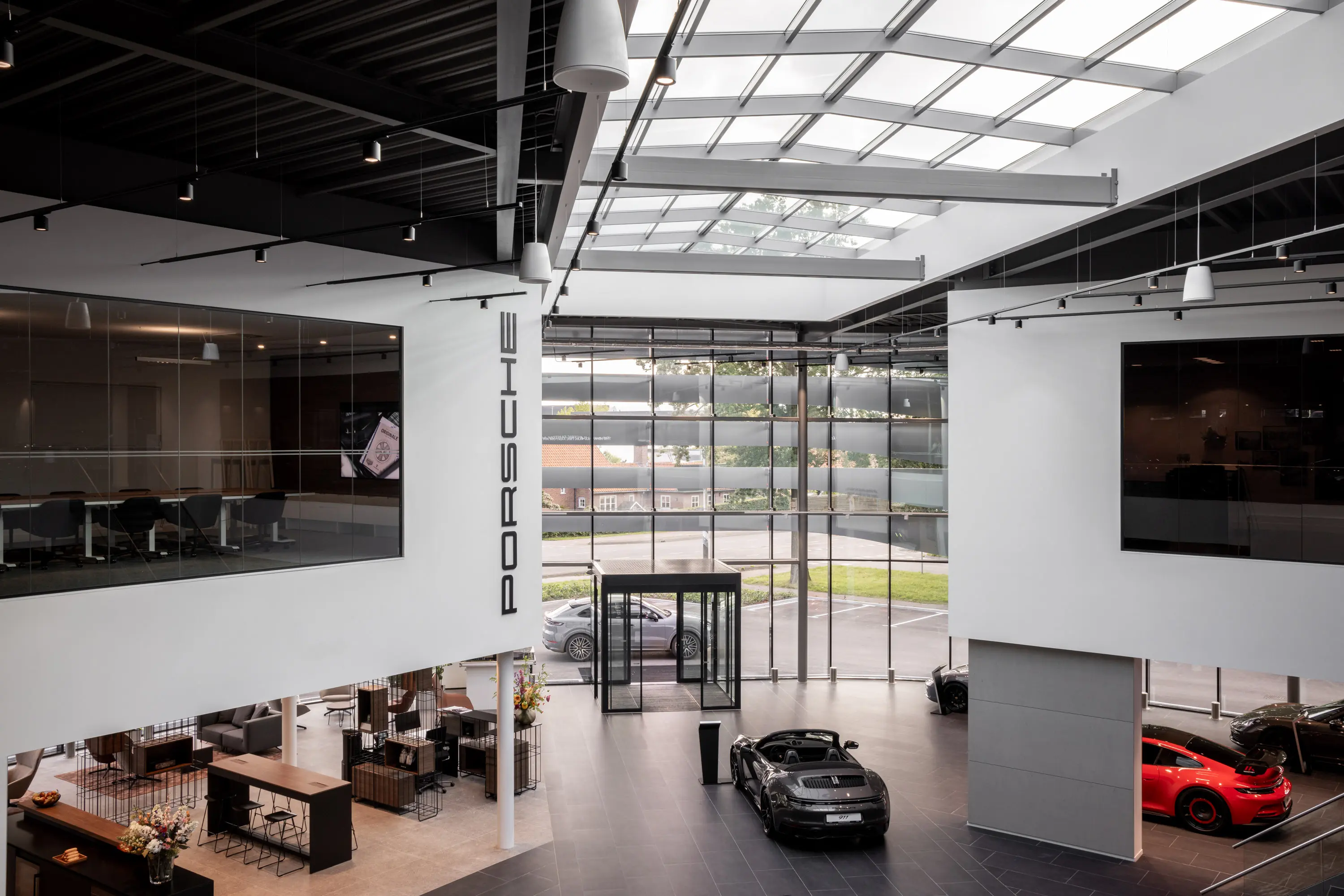 porsche-centrum-brabant-2466-lr.jpg