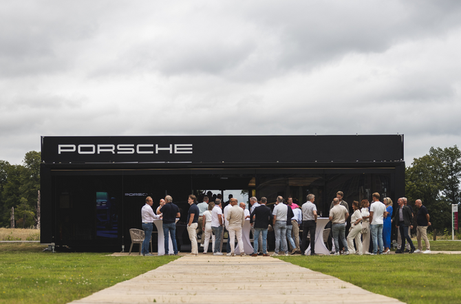 Porsche Mobile Showroom