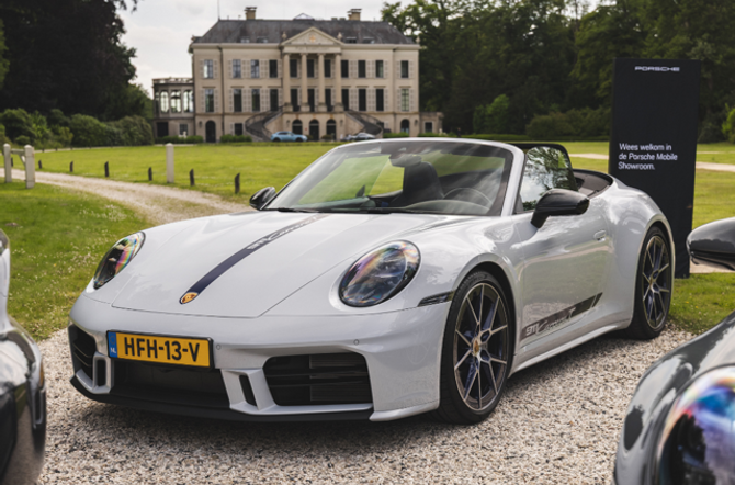 Porsche Mobile Showroom