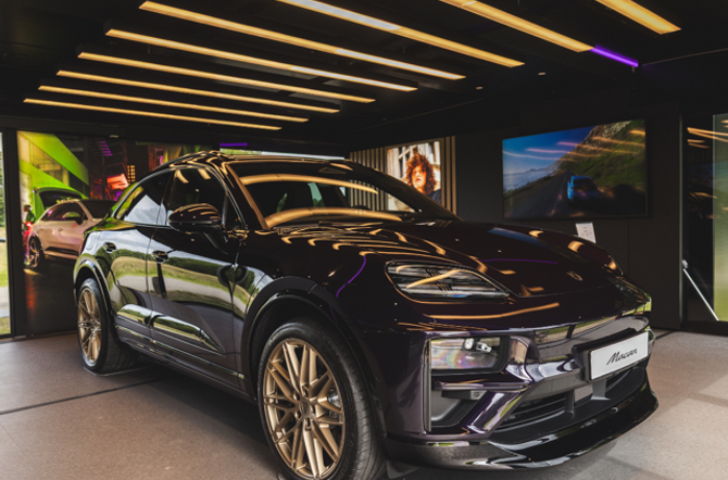 Porsche Mobile Showroom