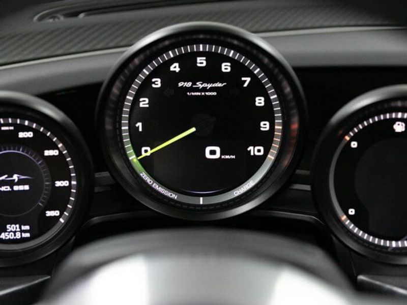 paarse-porsche-918-spyder-6-700x525.jpg