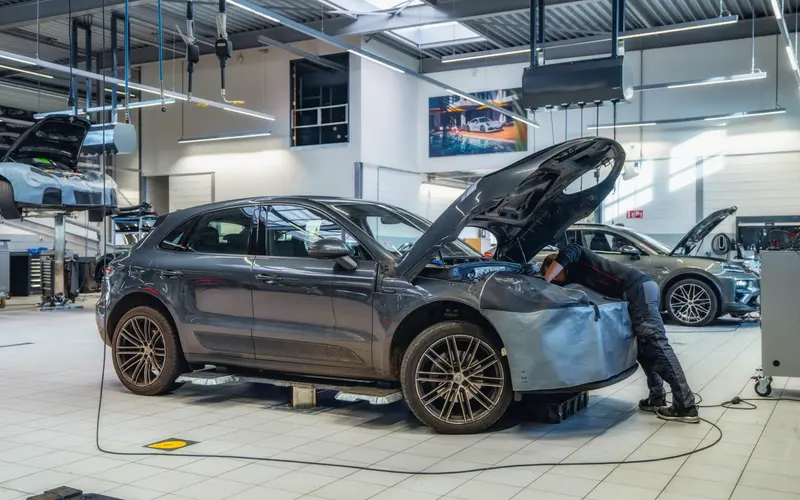 porsche-centrum-maastricht-showroom-8.jpg