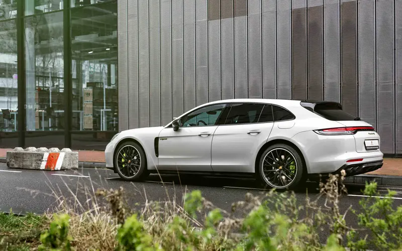 panamera-4s-1.jpg