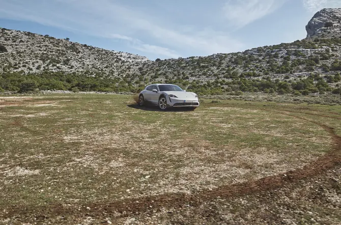 Porsche Taycan Cross Turismo