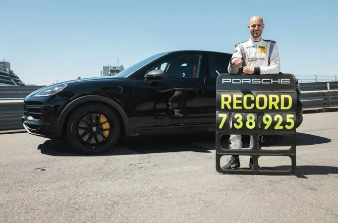 Nieuwe performance-versie van de Cayenne breekt record op Nürburgring-Nordschleife