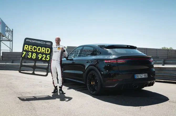 Nieuwe performance-versie van de Cayenne breekt record op Nürburgring-Nordschleife