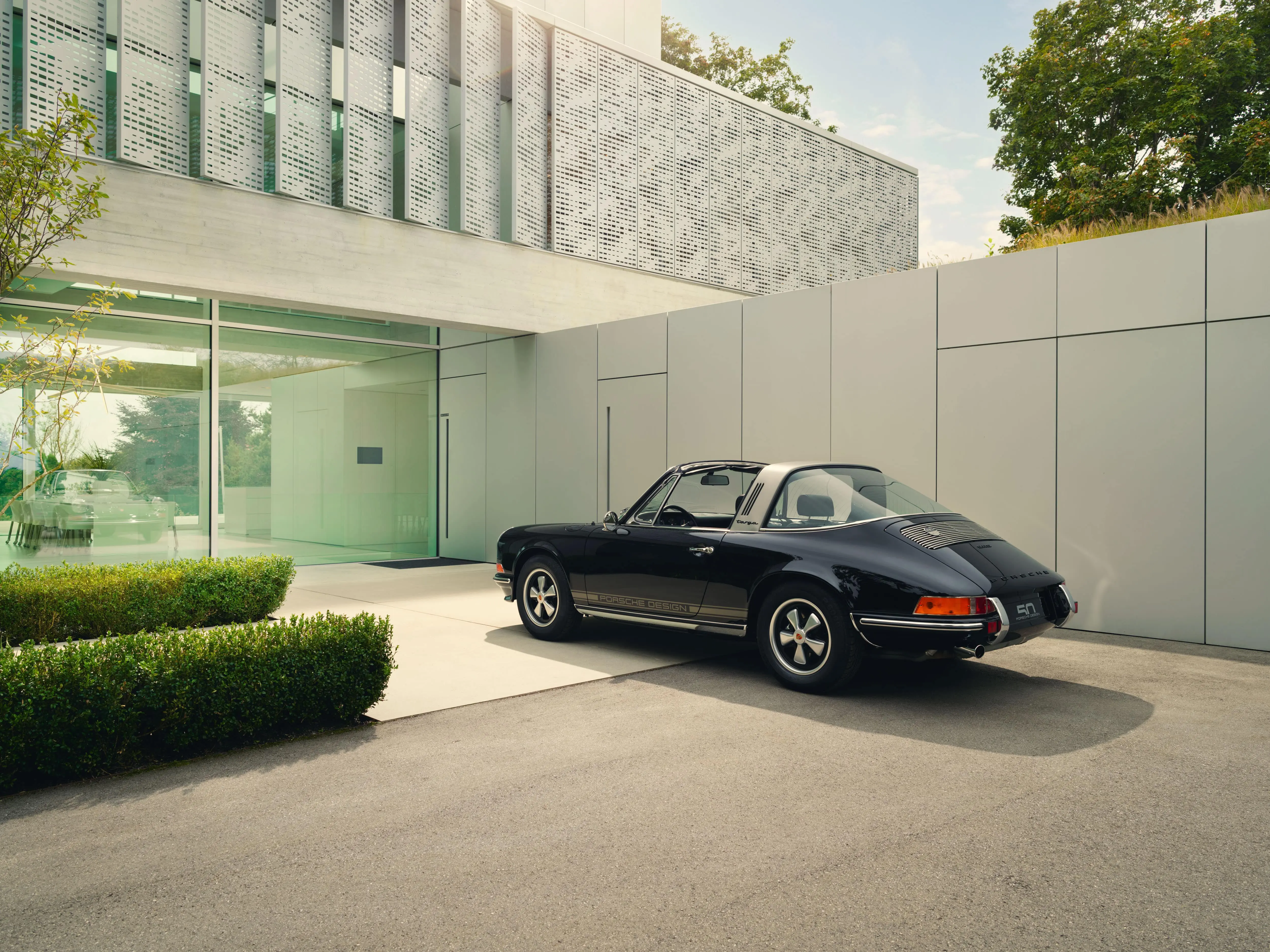 008-targa-classic-3-4-rear-v03-min.jpg
