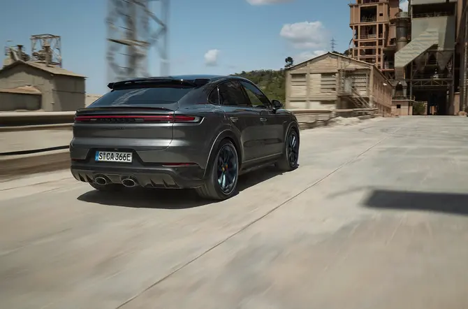 Nieuwe Porsche Cayenne Turbo E-Hybrid