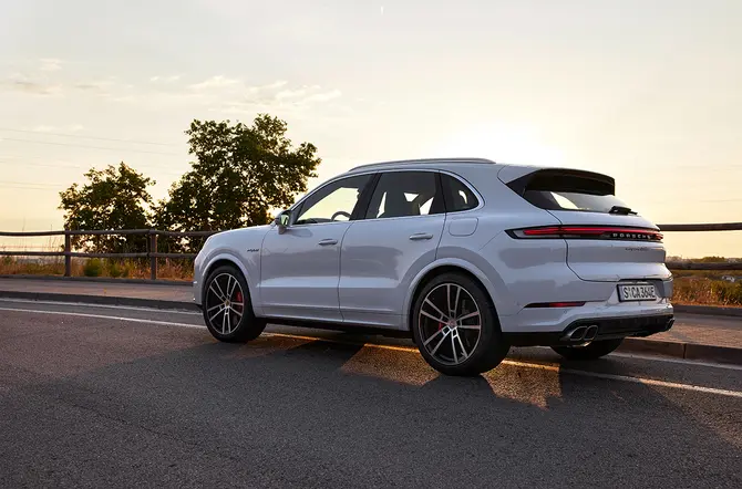 Nieuwe Porsche Cayenne Turbo E-Hybrid