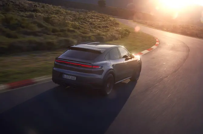 Nieuwe Porsche Cayenne Turbo E-Hybrid