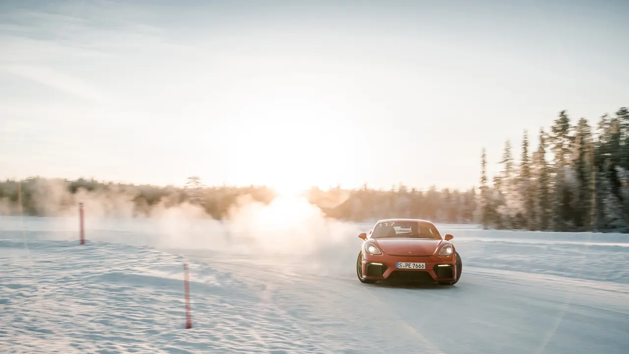 porsche-ice-experience-2023-012-low.jpg
