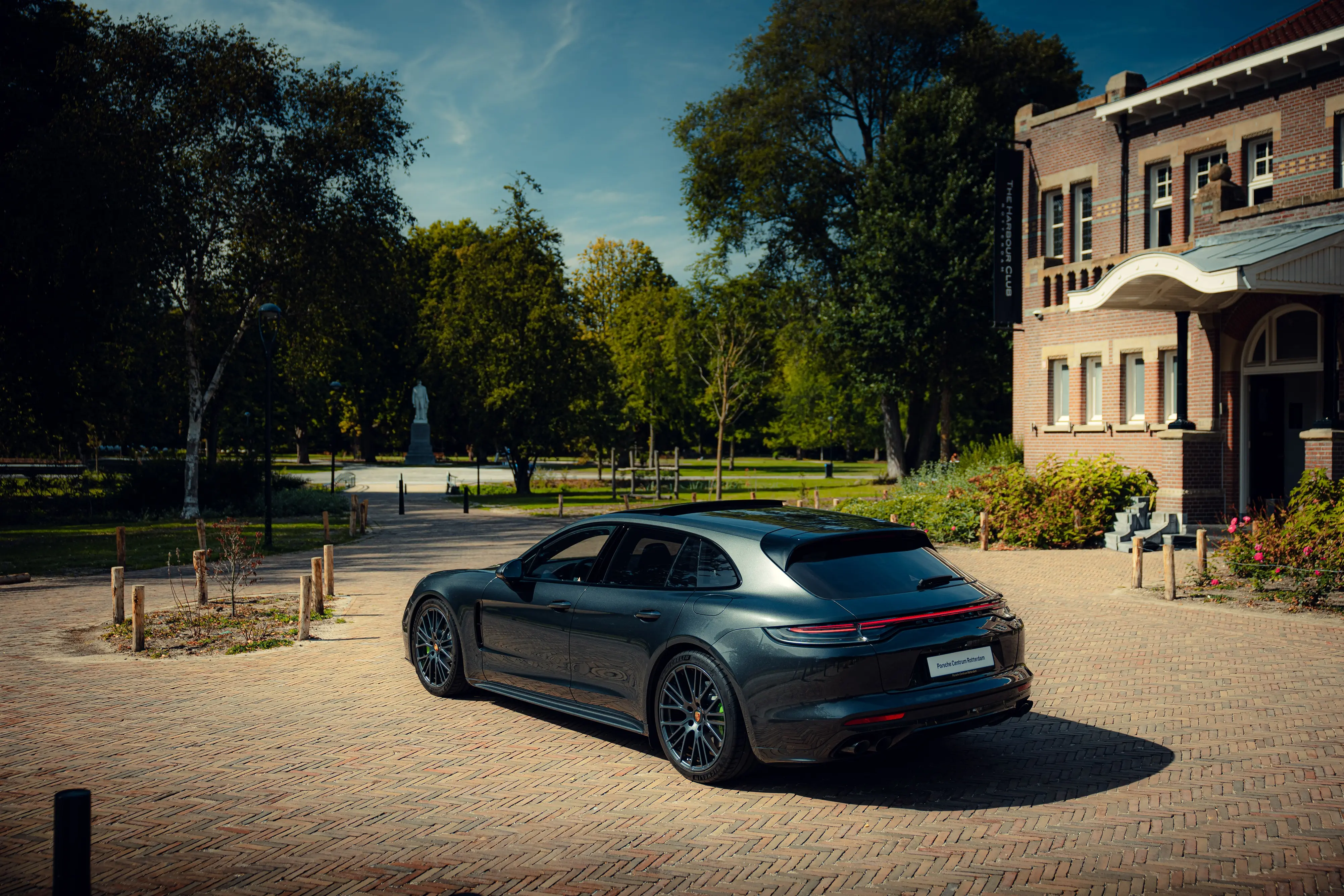 2026-08-25-panamera-sport-turismo-grijs-1.jpg