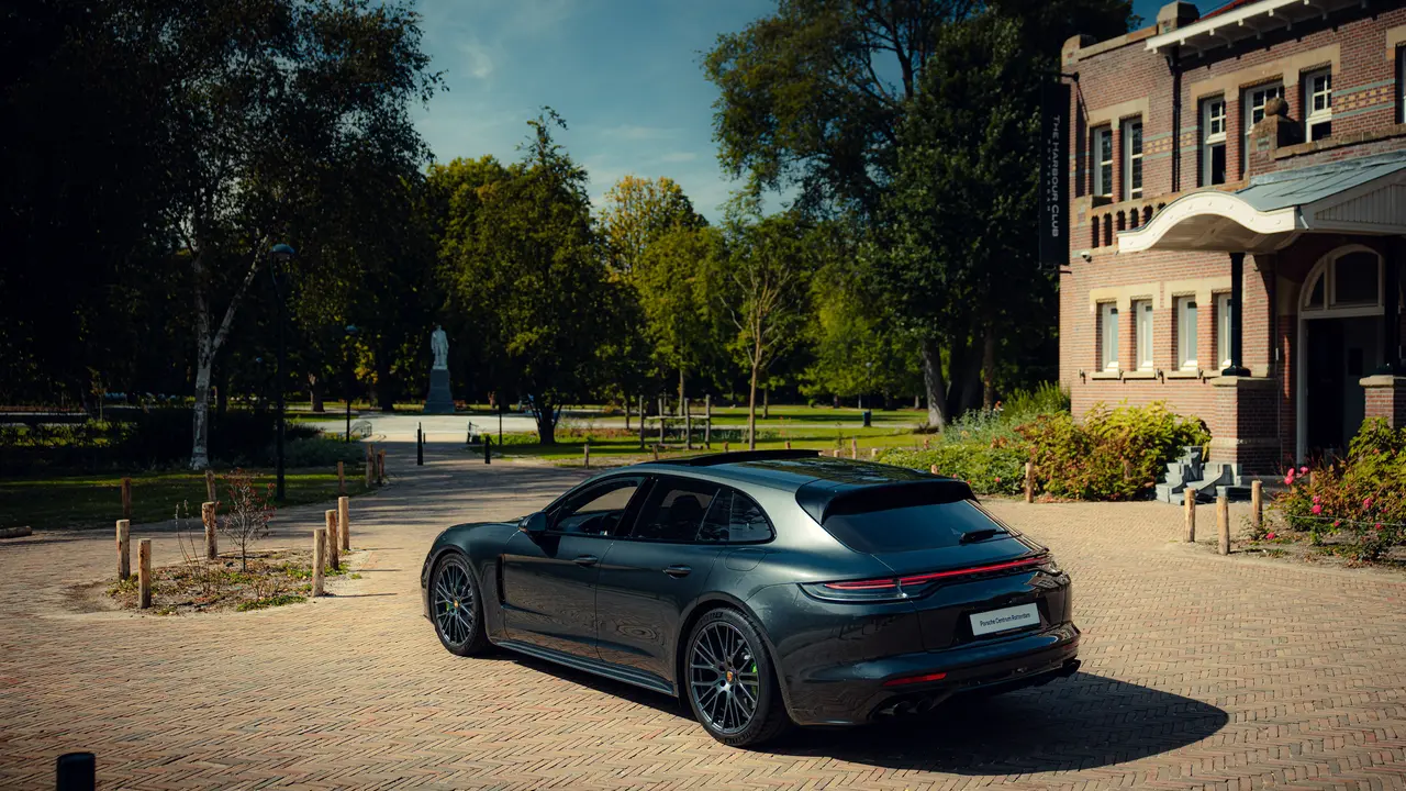 2026-08-25-panamera-sport-turismo-grijs-1.jpg