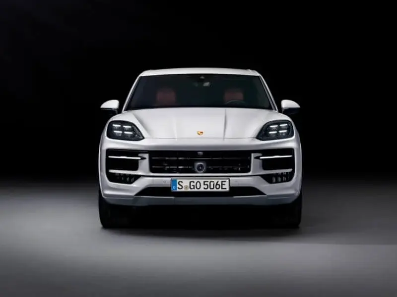Cayenne_E-Hybrid_exterior__Front_Kopie_midres-700x525.jpg