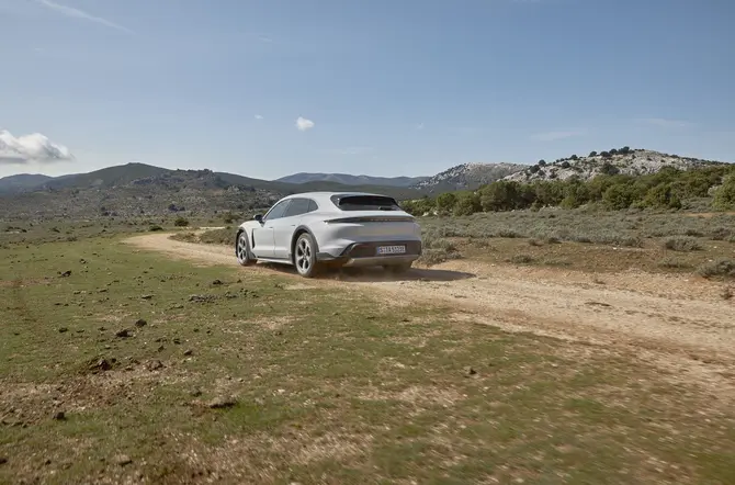 Taycan Cross Turismo
