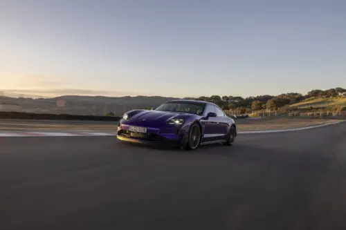 500-sky-purple-metallic-taycan-turbo-gt-0k2a4609-027.jpg