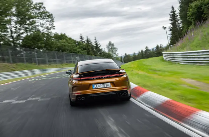 Nieuwe Panamera recordtijd op de Nürburgring-Nordschleife