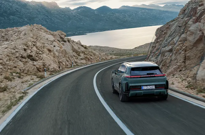 Porsche introduceert nieuwe, volledig elektrische Cayenne en Cayenne Turbo