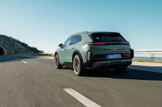 Porsche introduceert nieuwe, volledig elektrische Cayenne en Cayenne Turbo