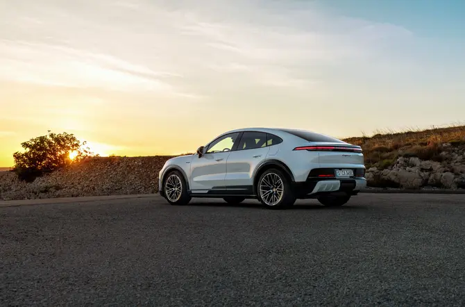 Cayenne Coupe Electric