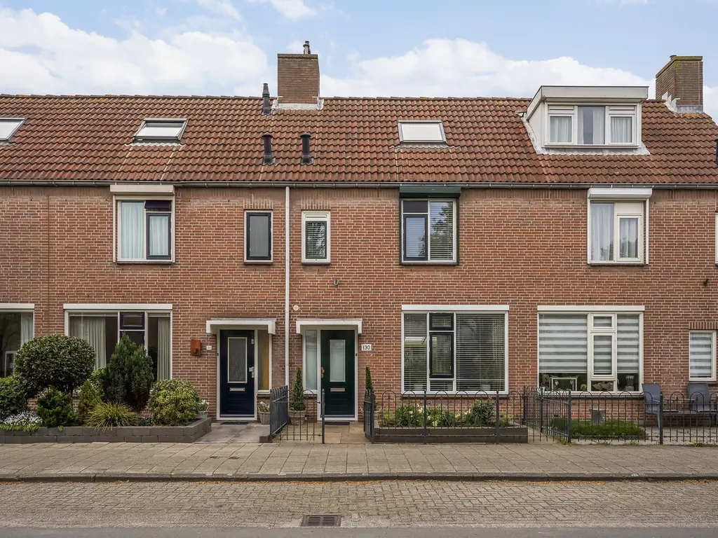 Zandeveltweg 130, 'S-GRAVENZANDE